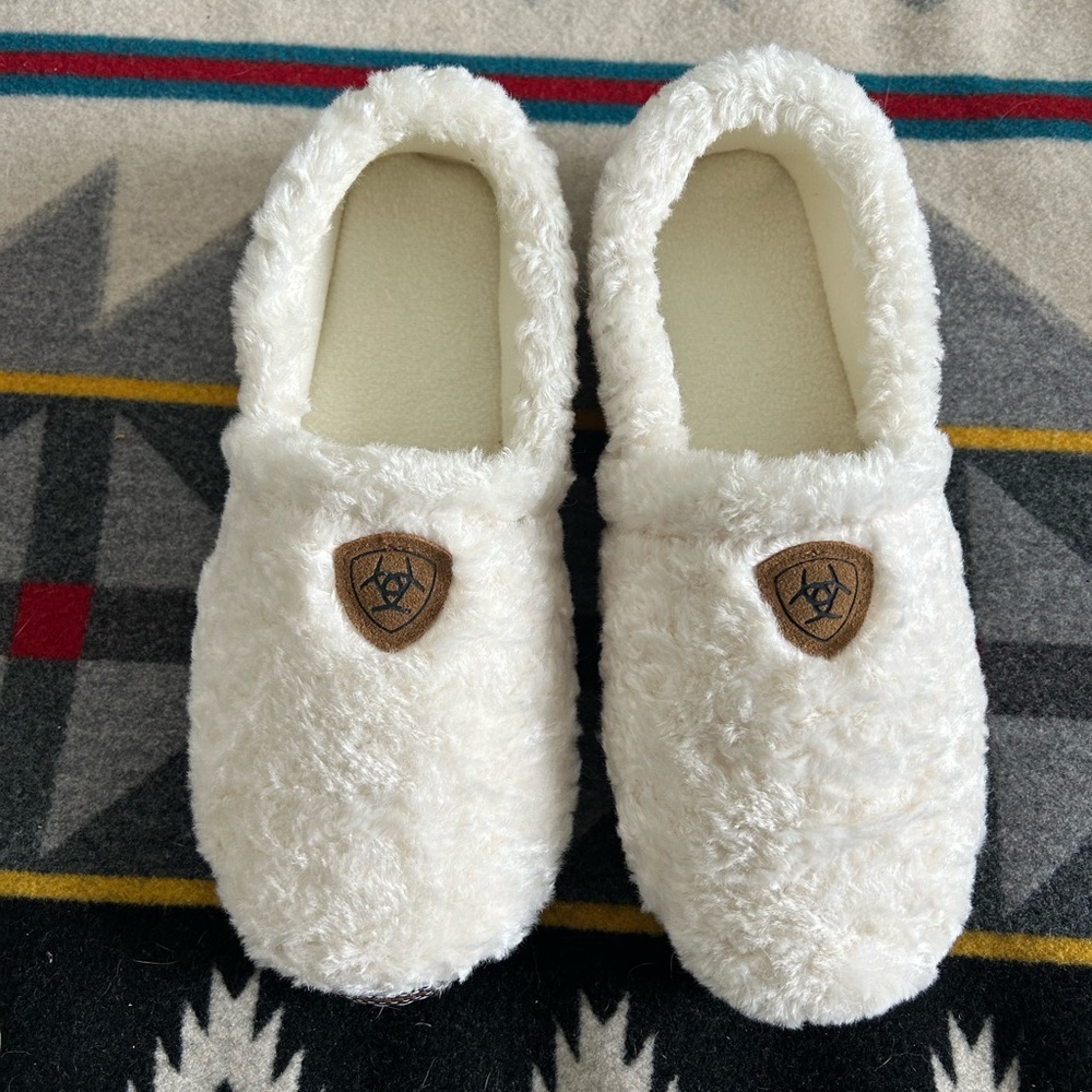 Ariat snuggle slippers! Brand new - Picture 3 of 7